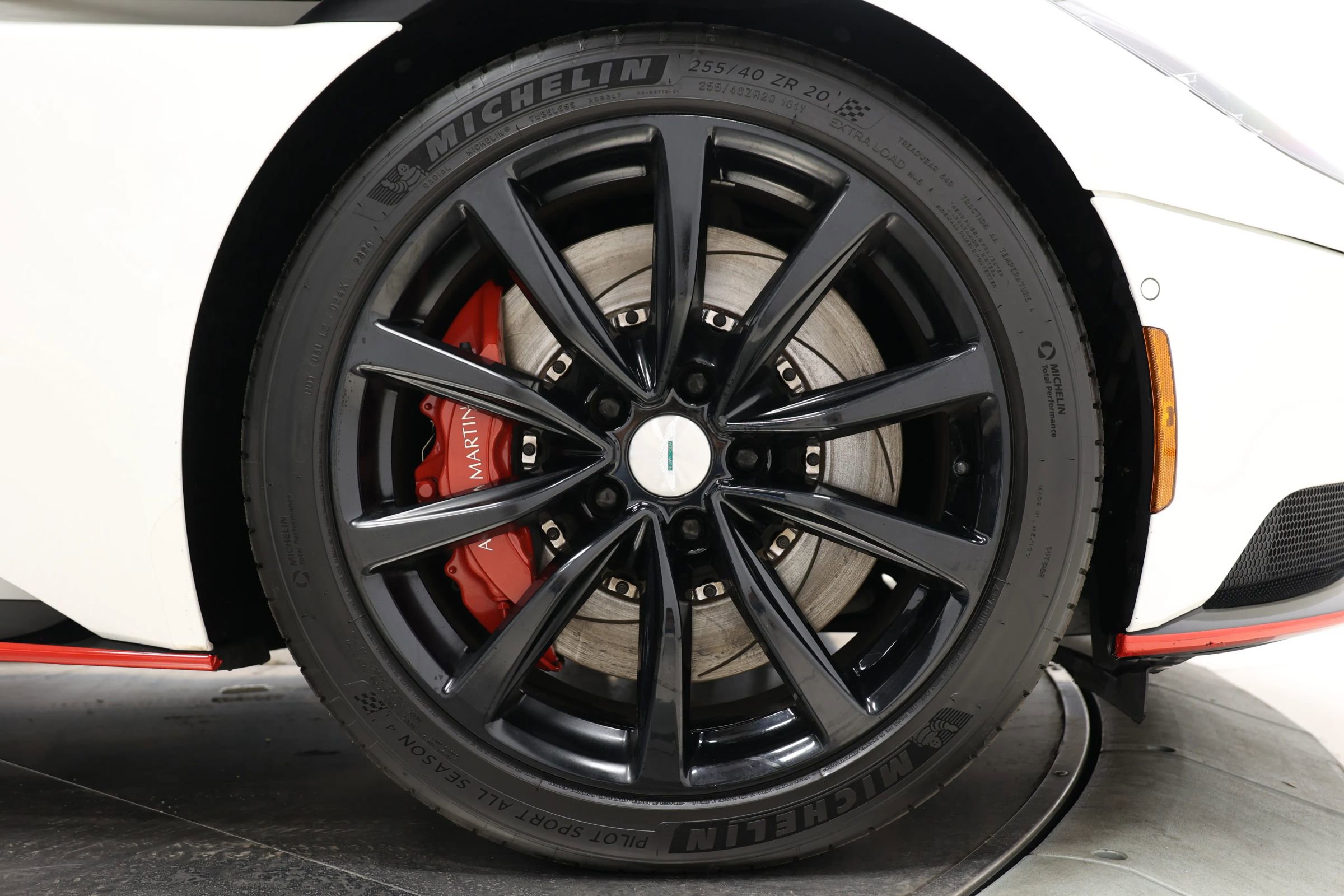 Used 2018 Aston Martin DB11 Coupe image 84