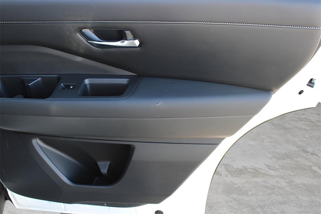 Used 2022 Nissan Pathfinder SL w/ SL Black Package image 25