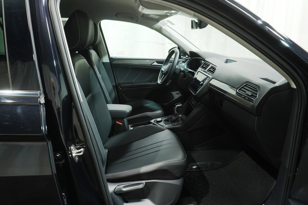 Certified 2024 Volkswagen Tiguan SE AWD/4WD image 10