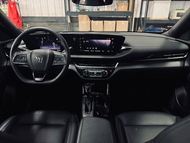 Used 2025 Buick Envista Sport Touring image 21
