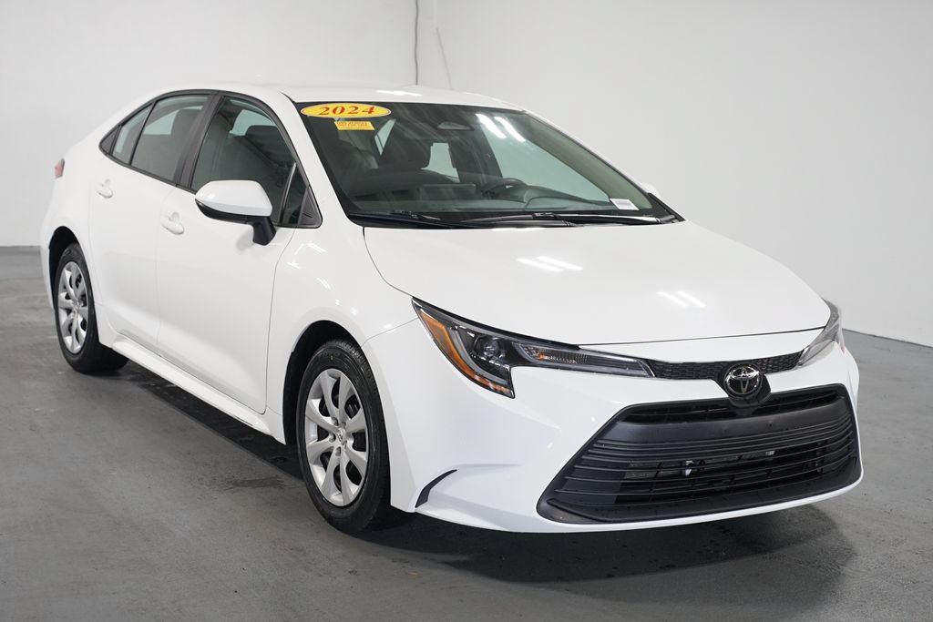 Certified 2024 Toyota Corolla LE FWD image 3