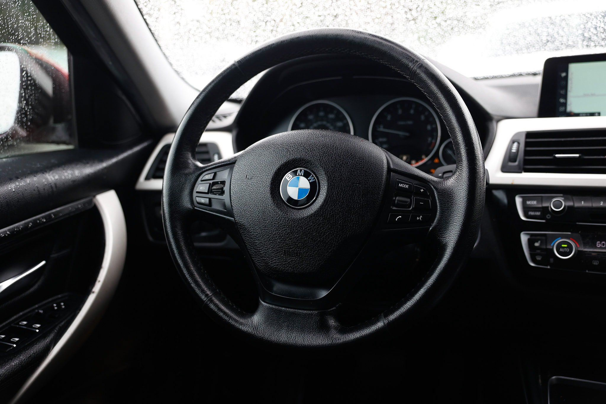 Used 2017 BMW 320i xDrive Sedan AWD/4WD image 30