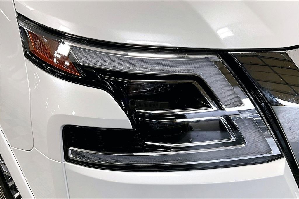 Used 2024 Nissan Armada SL w/ Cargo Package image 29