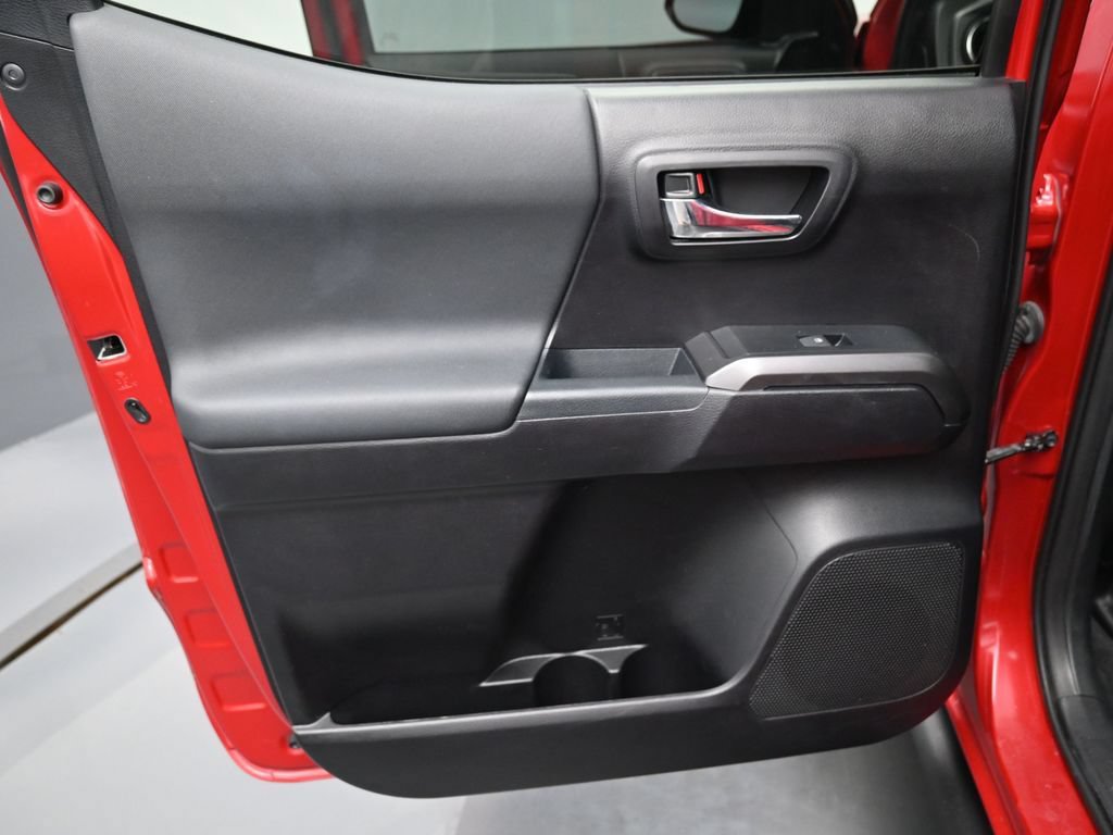 Used 2020 Toyota Tacoma TRD Off-Road AWD/4WD image 28