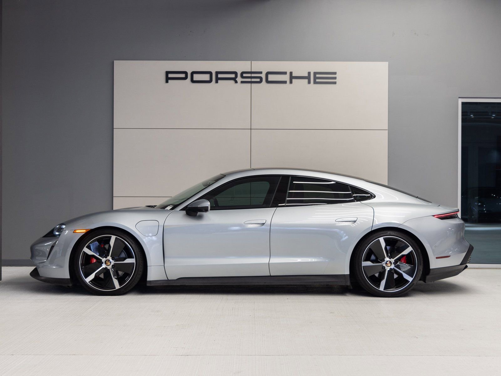 Used 2020 Porsche Taycan 4S image 2