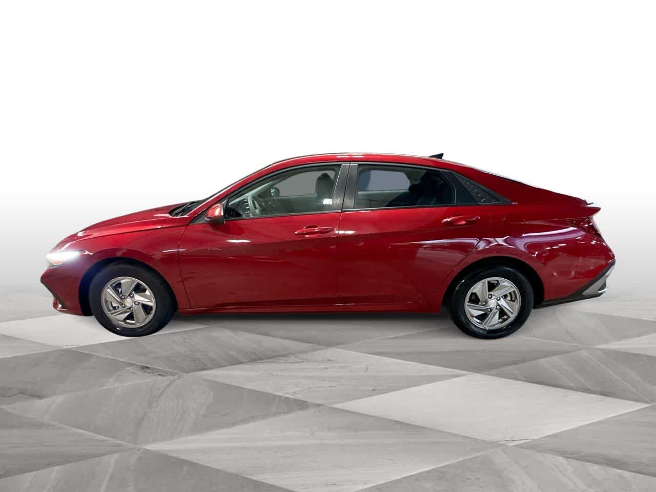 Used 2025 Hyundai Elantra SE FWD image 5