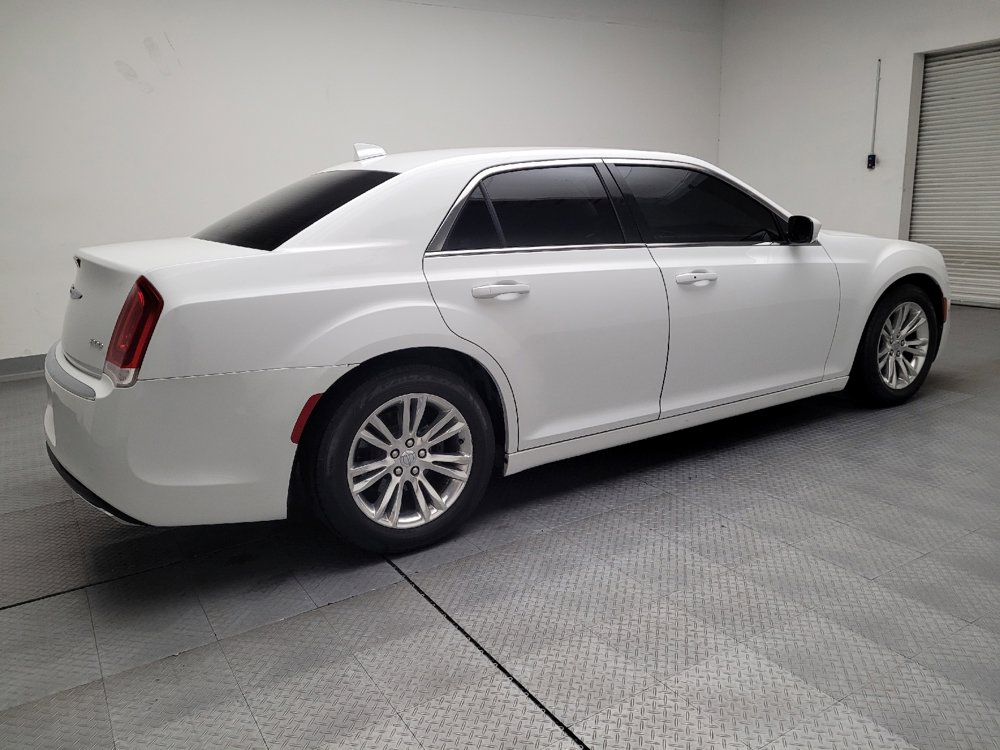 Used 2017 Chrysler 300 Limited image 10