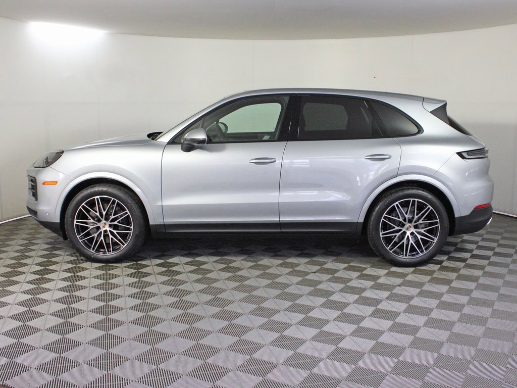 Used 2025 Porsche Cayenne image 2