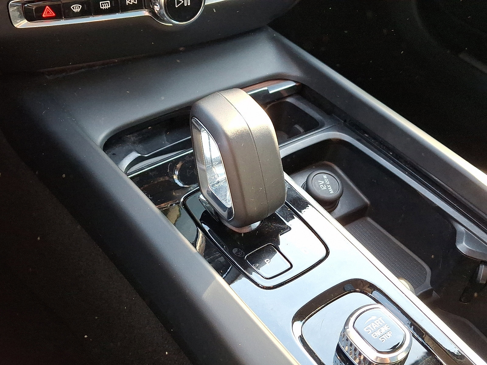 Used 2024 Volvo V60 B5 Cross Country Plus w/ Protection Package Premier image 15