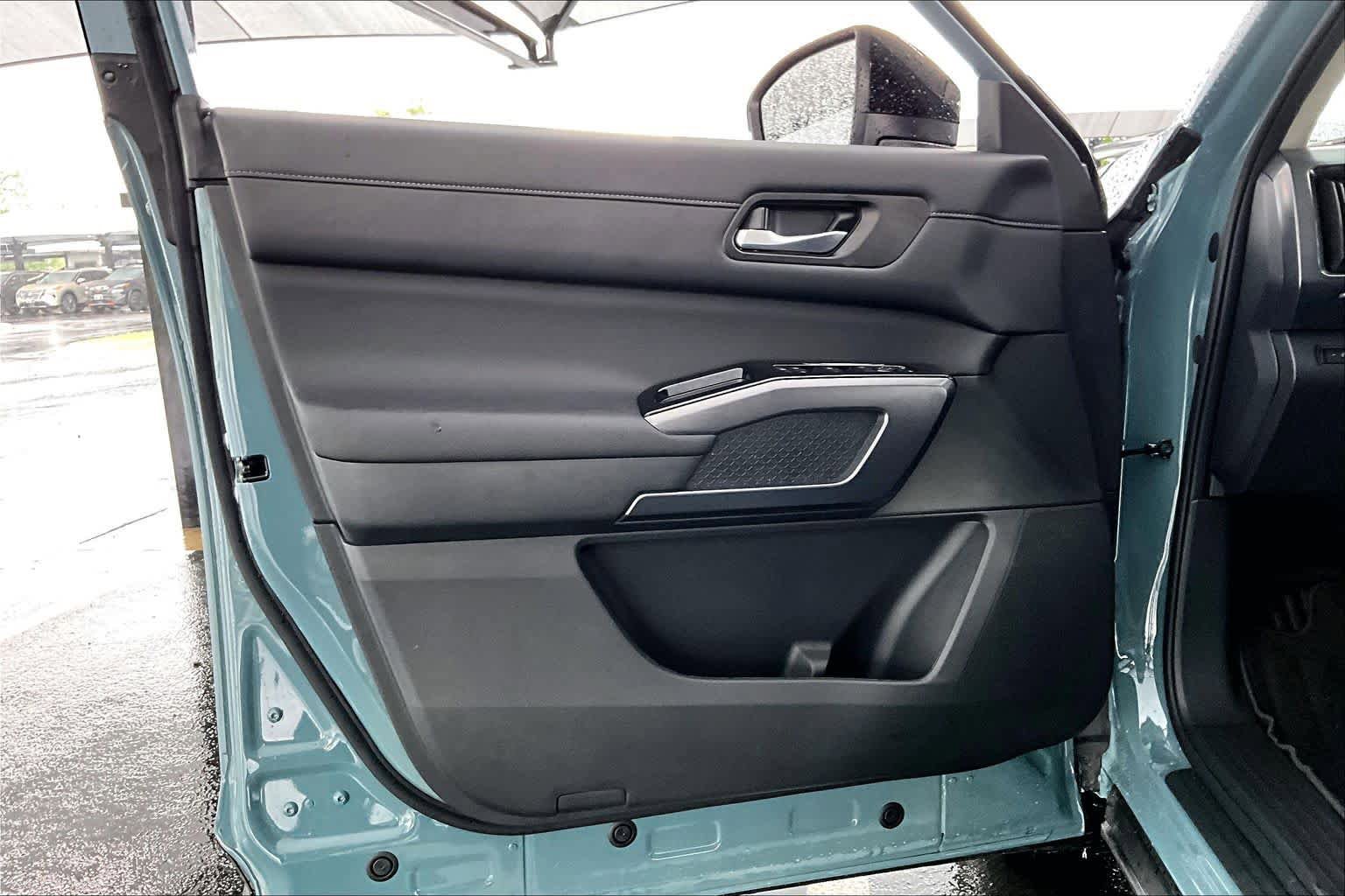 New 2026 Nissan Pathfinder SL FWD image 10