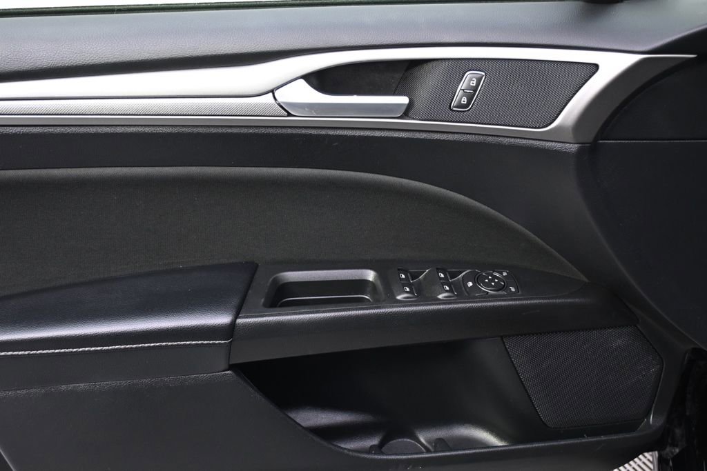 Used 2018 Ford Fusion SE FWD image 21