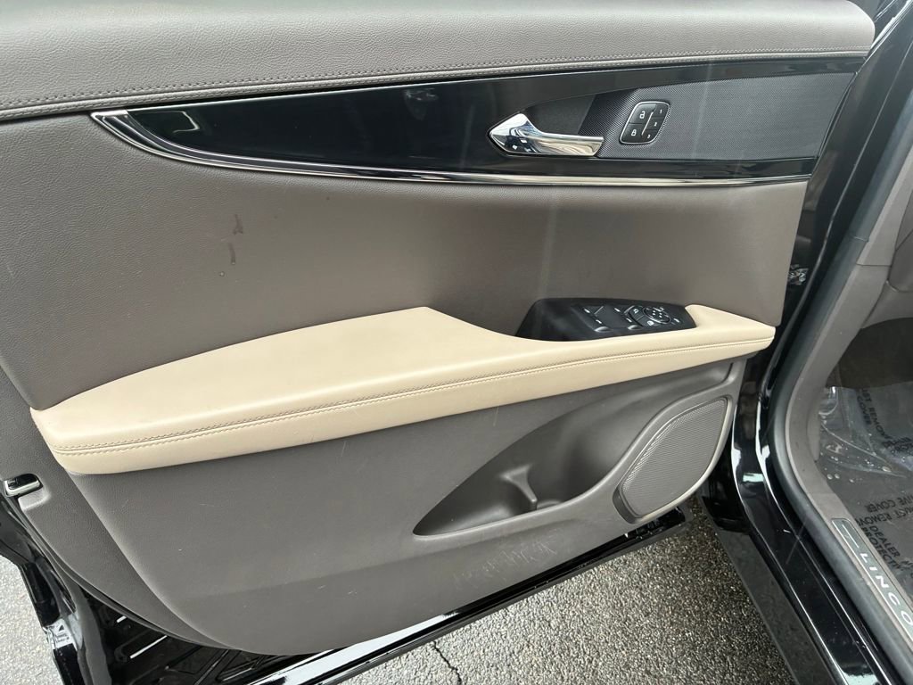 Certified 2023 Lincoln Nautilus Reserve image 11