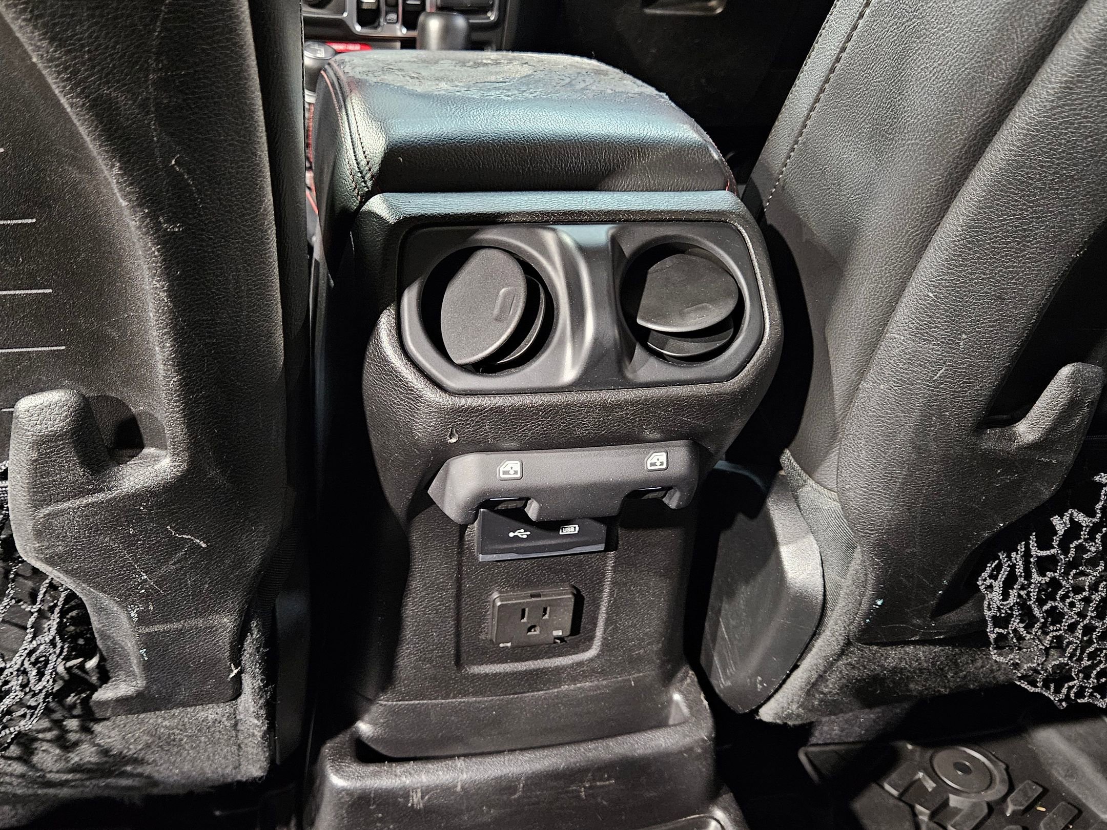 Used 2018 Jeep Wrangler Unlimited Rubicon image 35