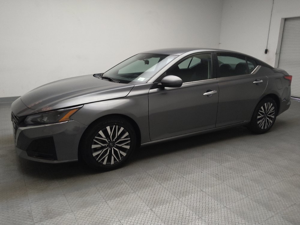 Used 2023 Nissan Altima 2.5 SV FWD image 2