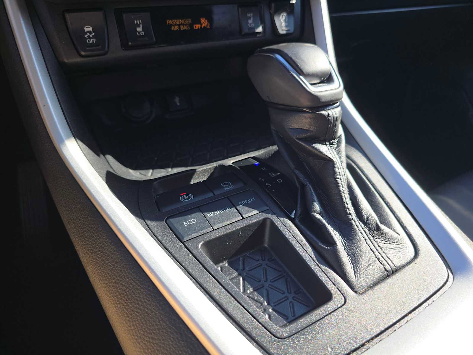 Used 2022 Toyota RAV4 XLE Premium image 36