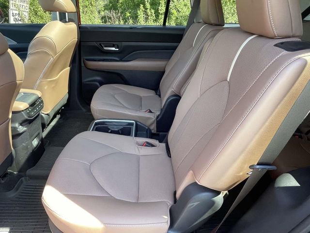 Used 2026 Toyota Grand Highlander AWD image 13
