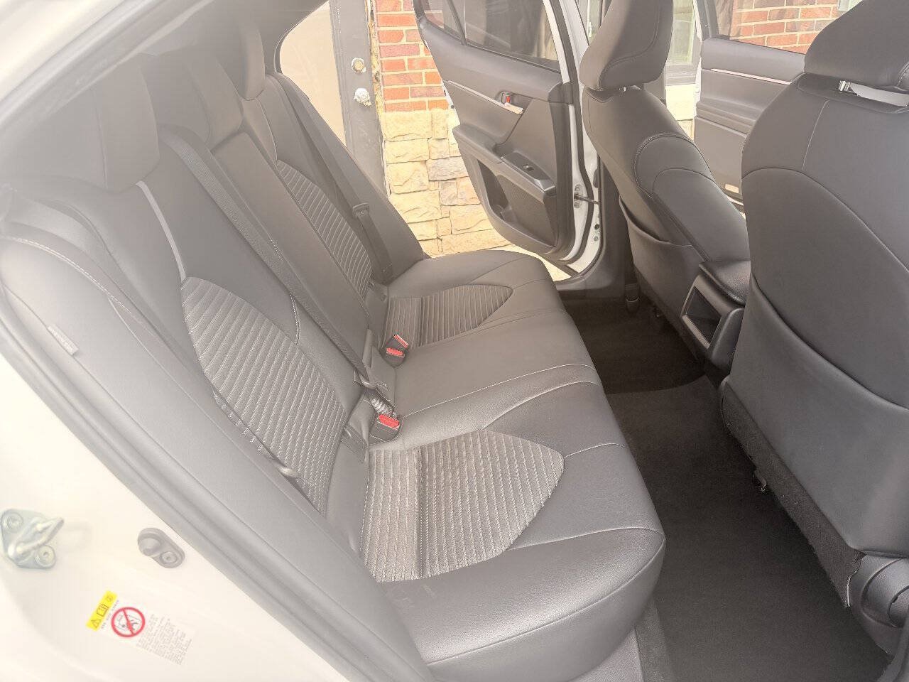 Used 2018 Toyota Camry SE FWD image 15