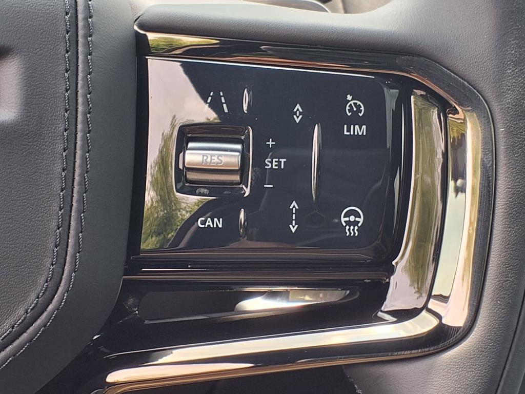 Certified 2025 Land Rover Range Rover Velar Dynamic SE image 15