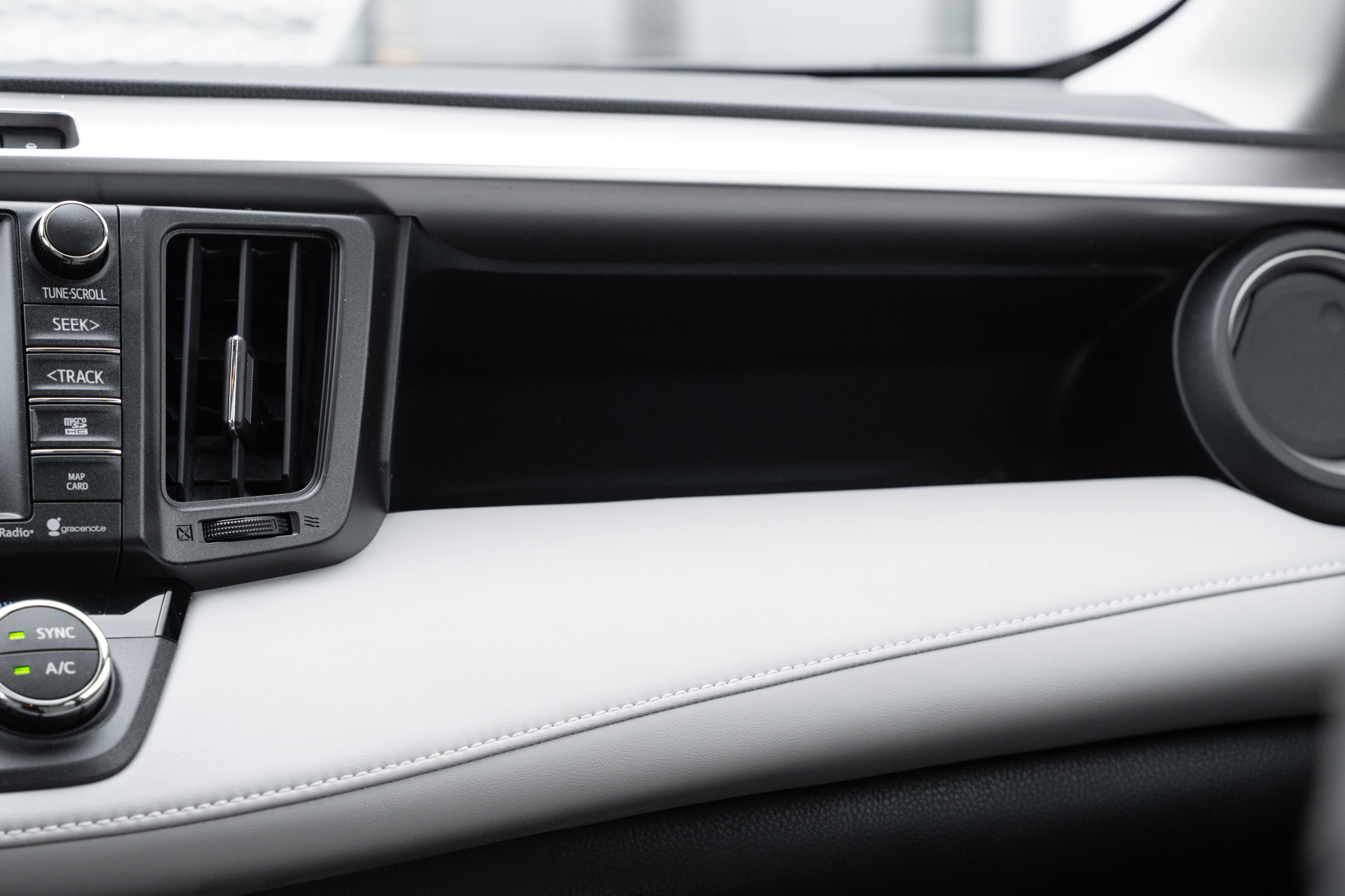 Used 2017 Toyota RAV4 Limited image 15