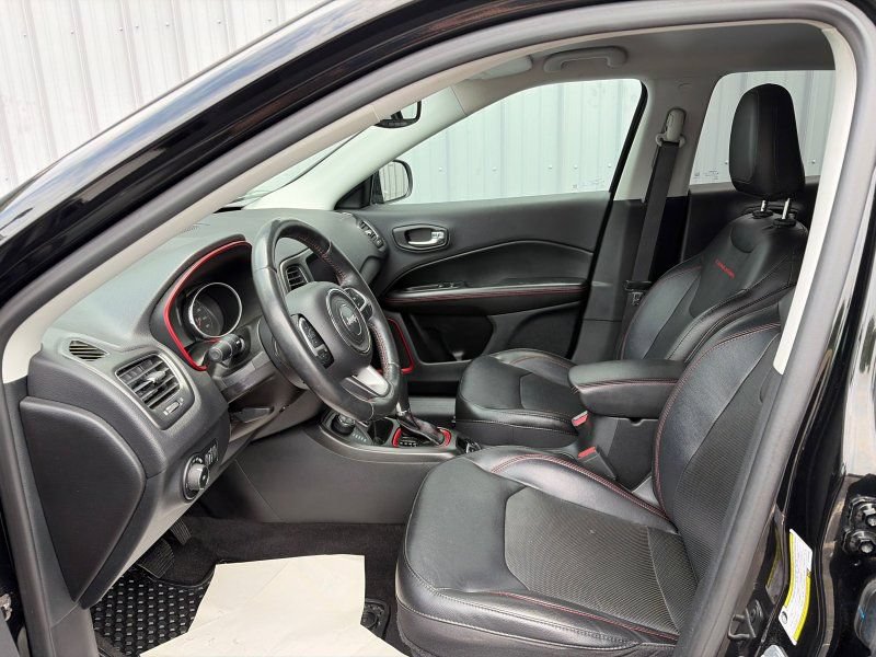 Used 2018 Jeep Compass Trailhawk w/ Leather Interior Group AWD/4WD image 16