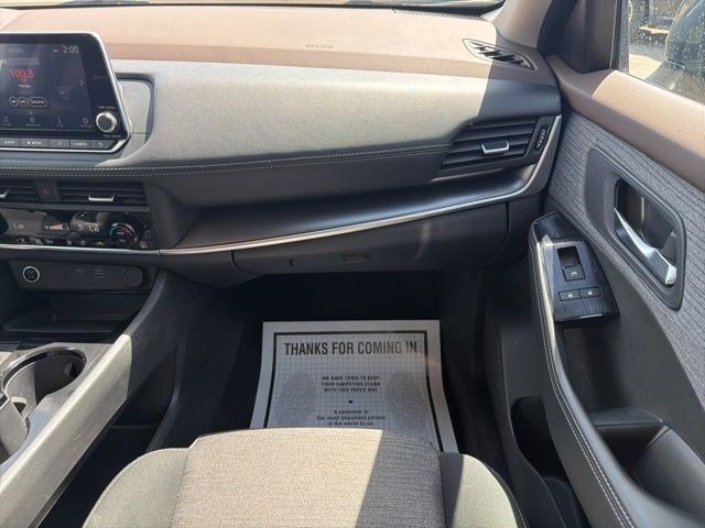 Used 2023 Nissan Rogue SV image 20