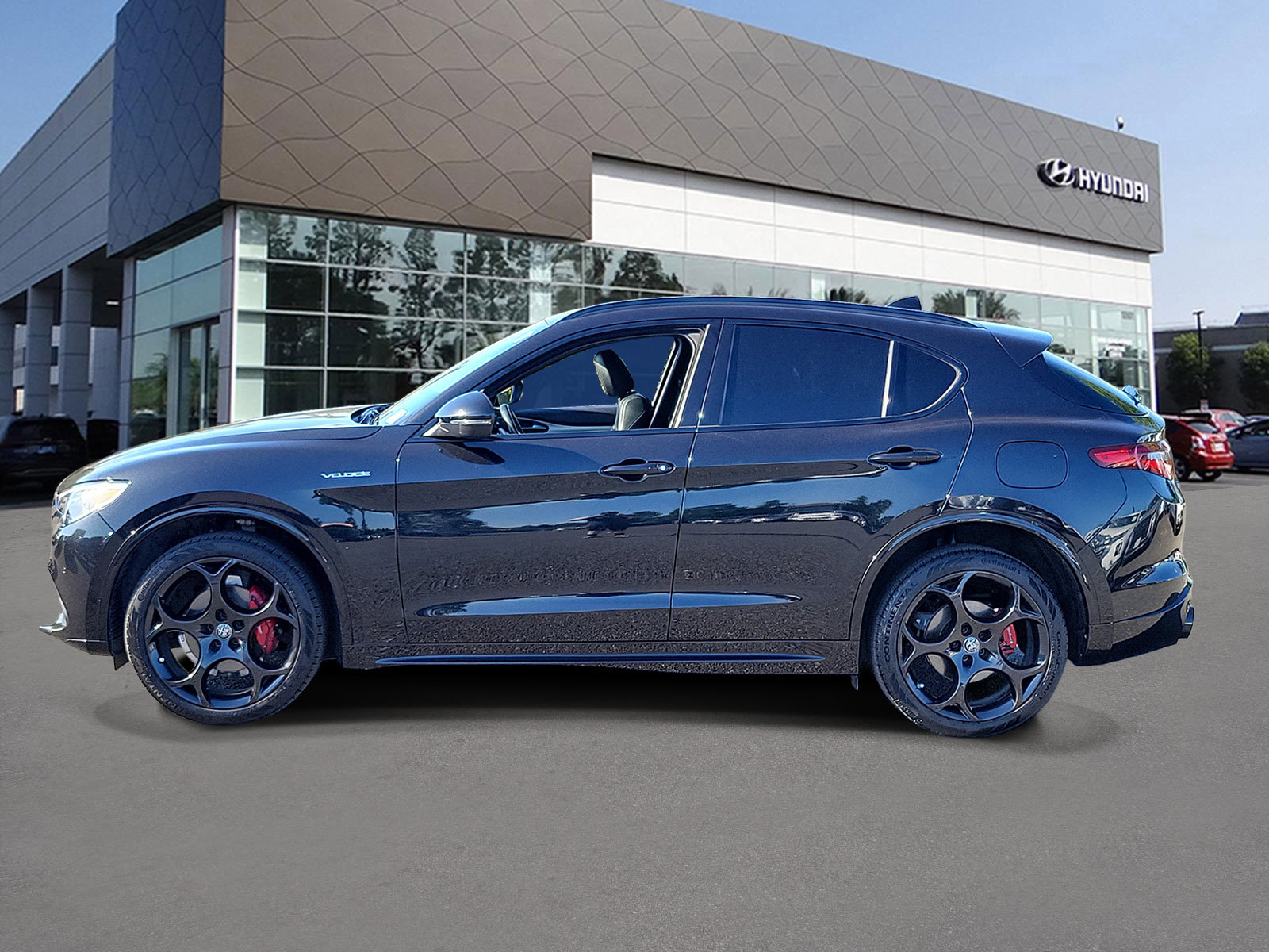 Used 2022 Alfa Romeo Stelvio Veloce AWD/4WD image 3