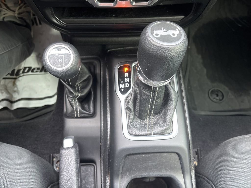 Used 2020 Jeep Wrangler Unlimited Sahara w/ Dual Top Group AWD/4WD image 30