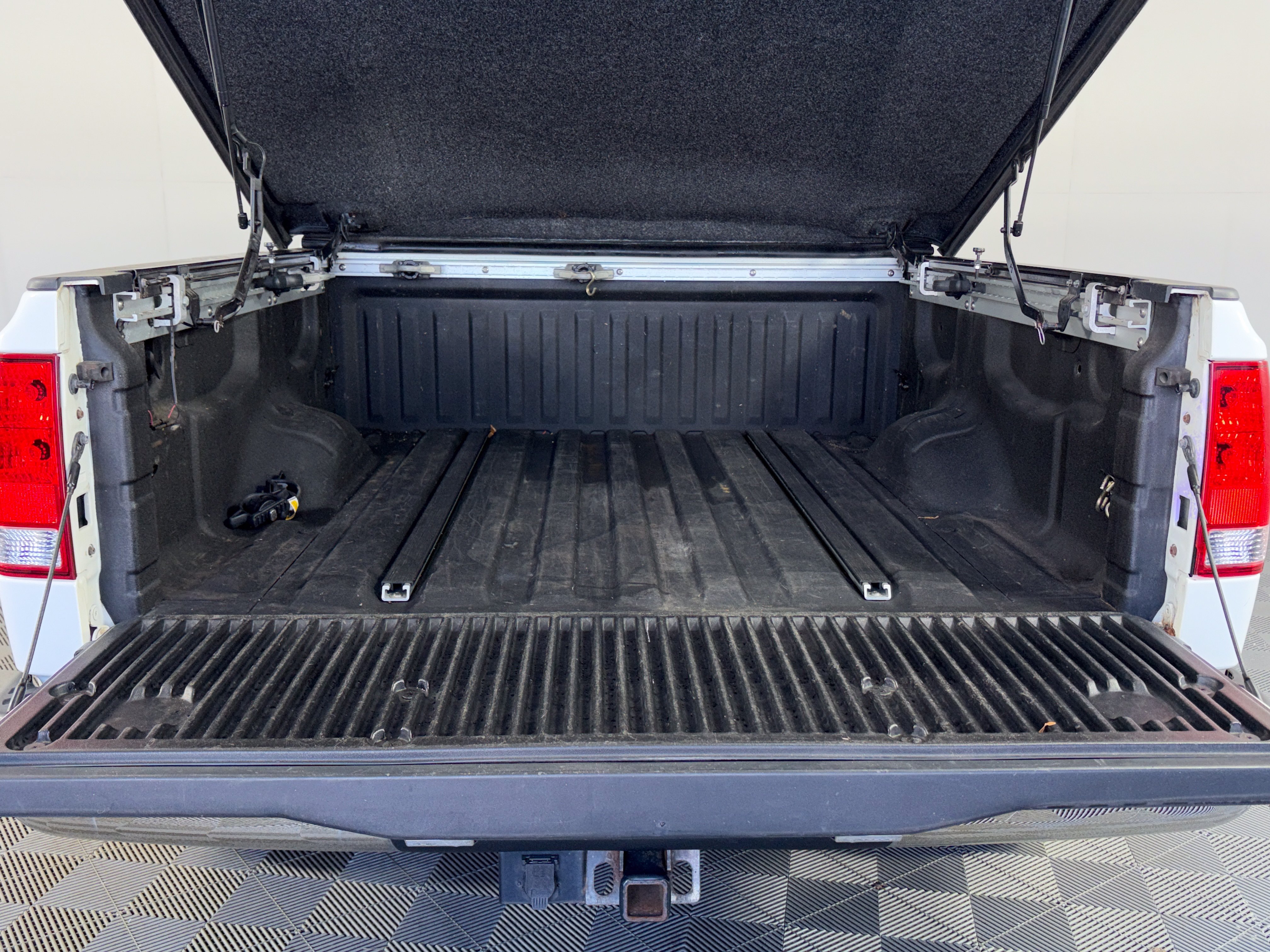 Used 2011 Nissan Titan SV w/ SV Premium Utility Pkg AWD/4WD image 15