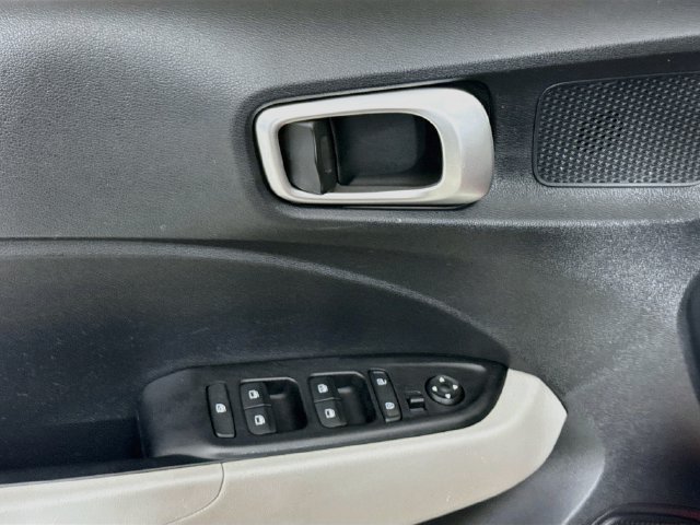 Used 2026 Hyundai Venue SEL FWD image 23