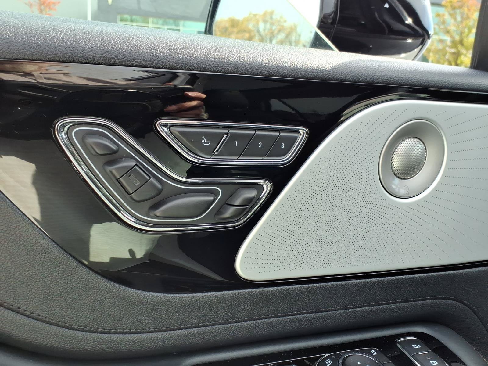 Used 2025 Lincoln Aviator Reserve w/ Equipment Group 201A AWD/4WD image 18