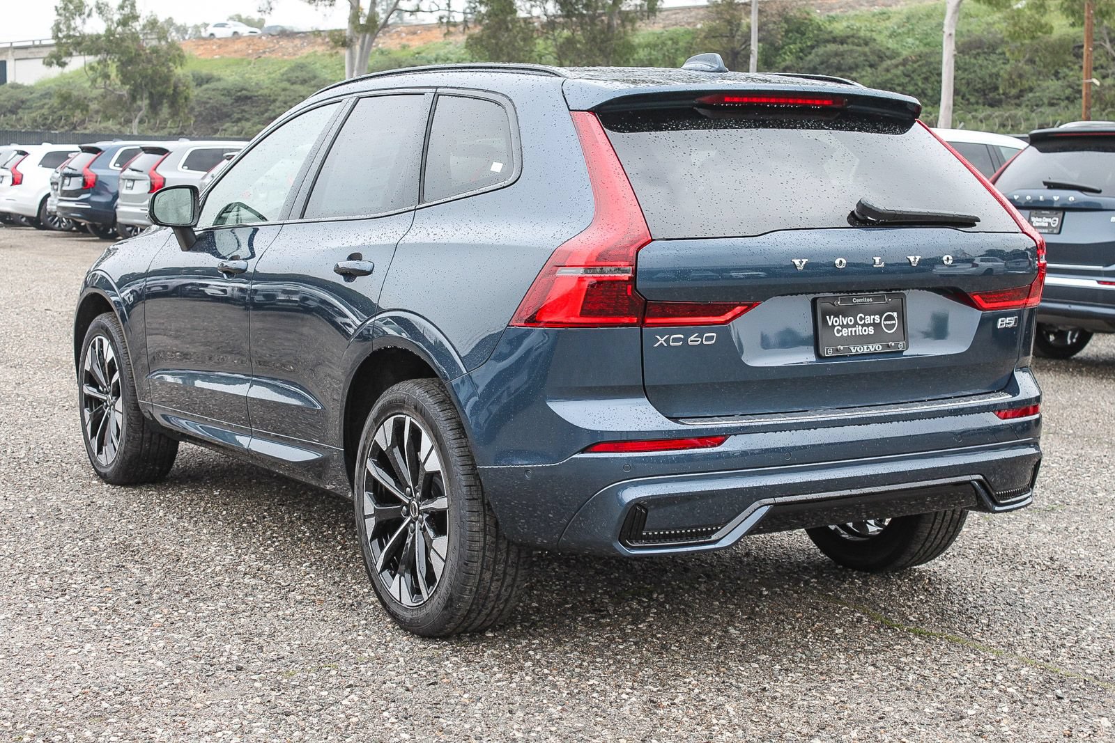 New 2026 Volvo XC60 B5 Plus w/ Climate Package PRO AWD/4WD image 8