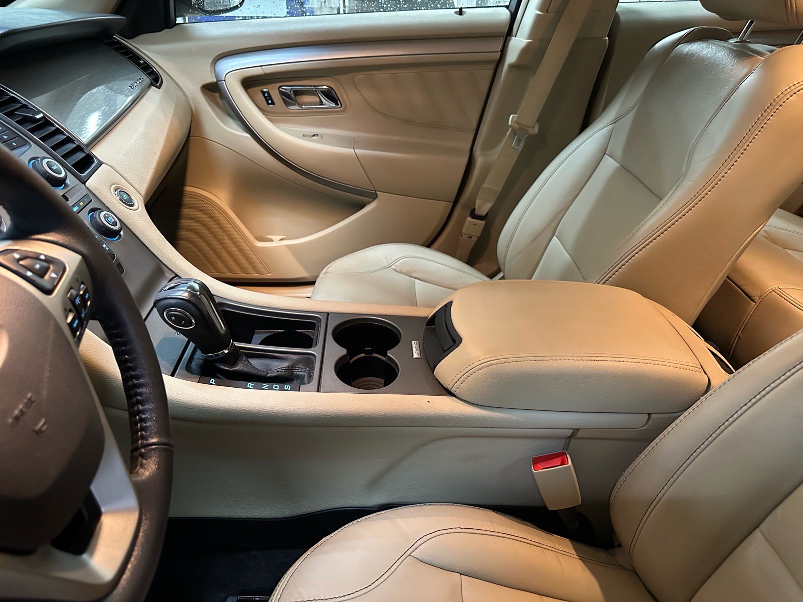 Used 2018 Ford Taurus SEL image 22