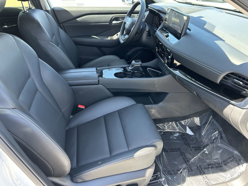 Used 2025 Nissan Rogue SL w/ SL Premium Package image 9