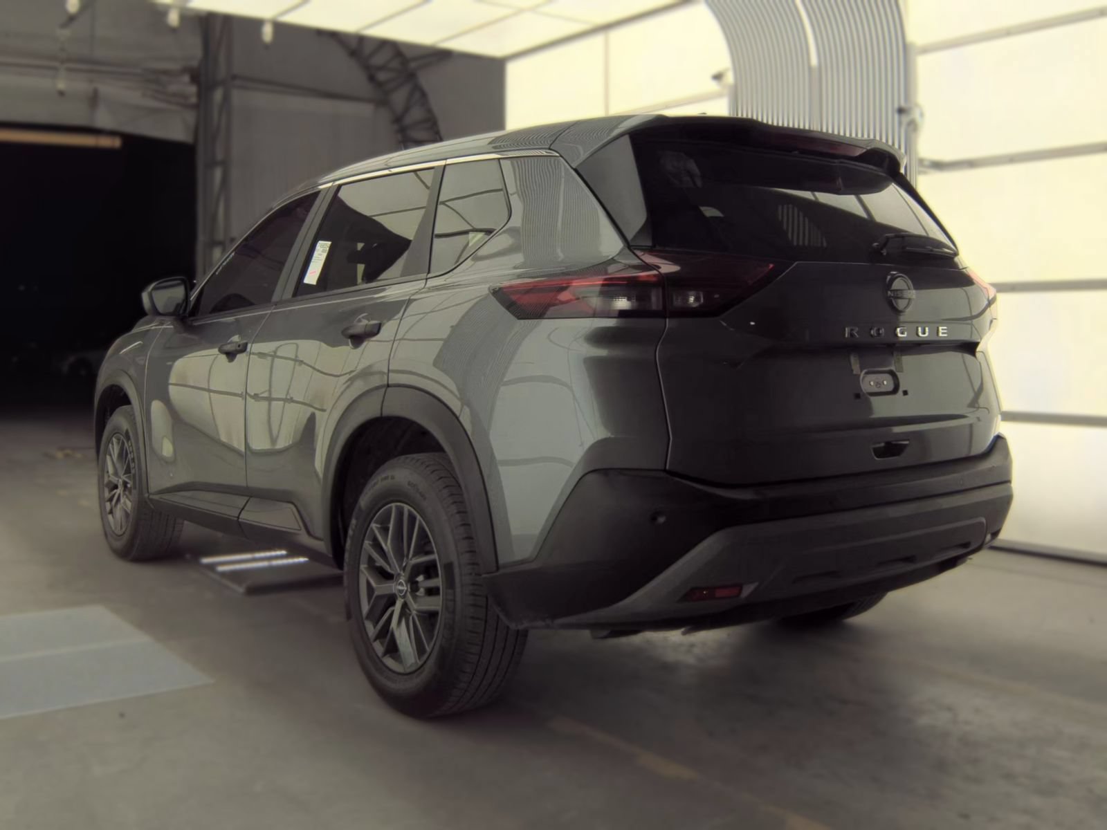 Used 2023 Nissan Rogue S FWD image 3