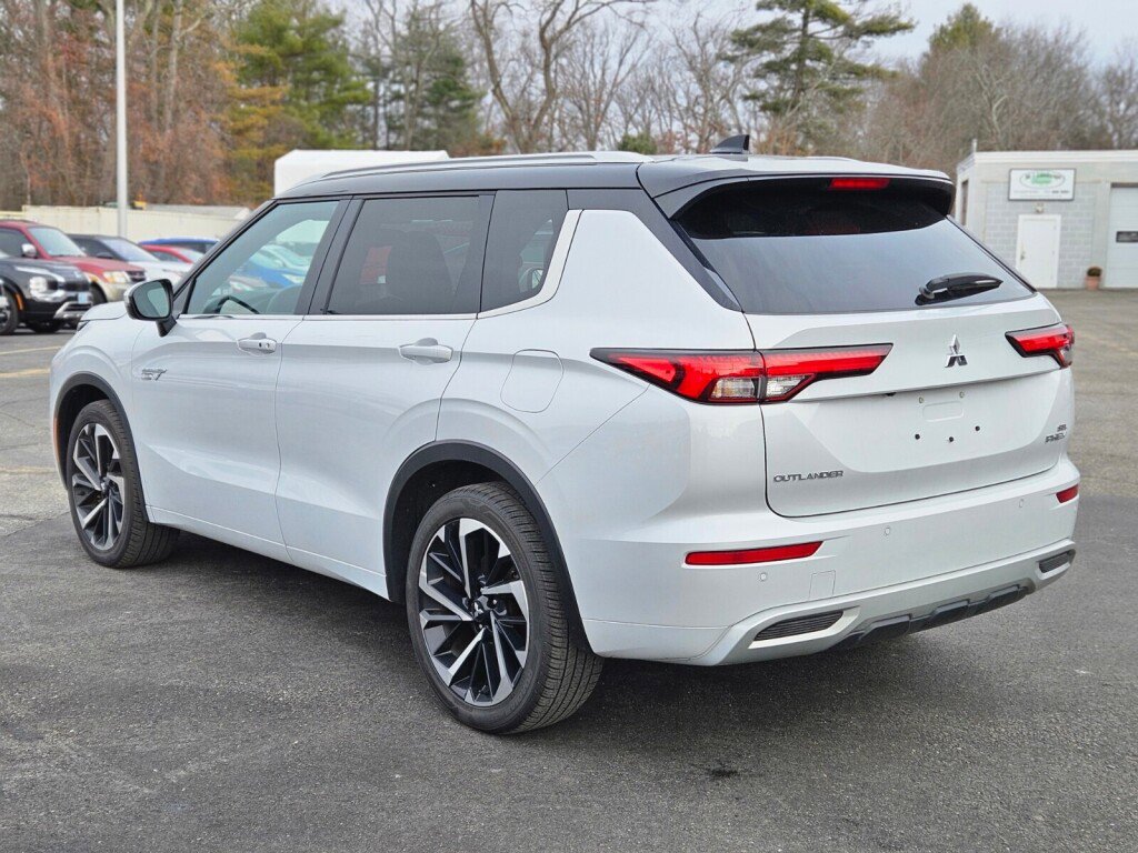 Used 2023 Mitsubishi Outlander SEL image 3
