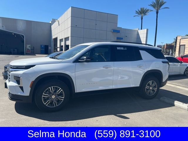 Used 2024 Chevrolet Traverse LT image 2