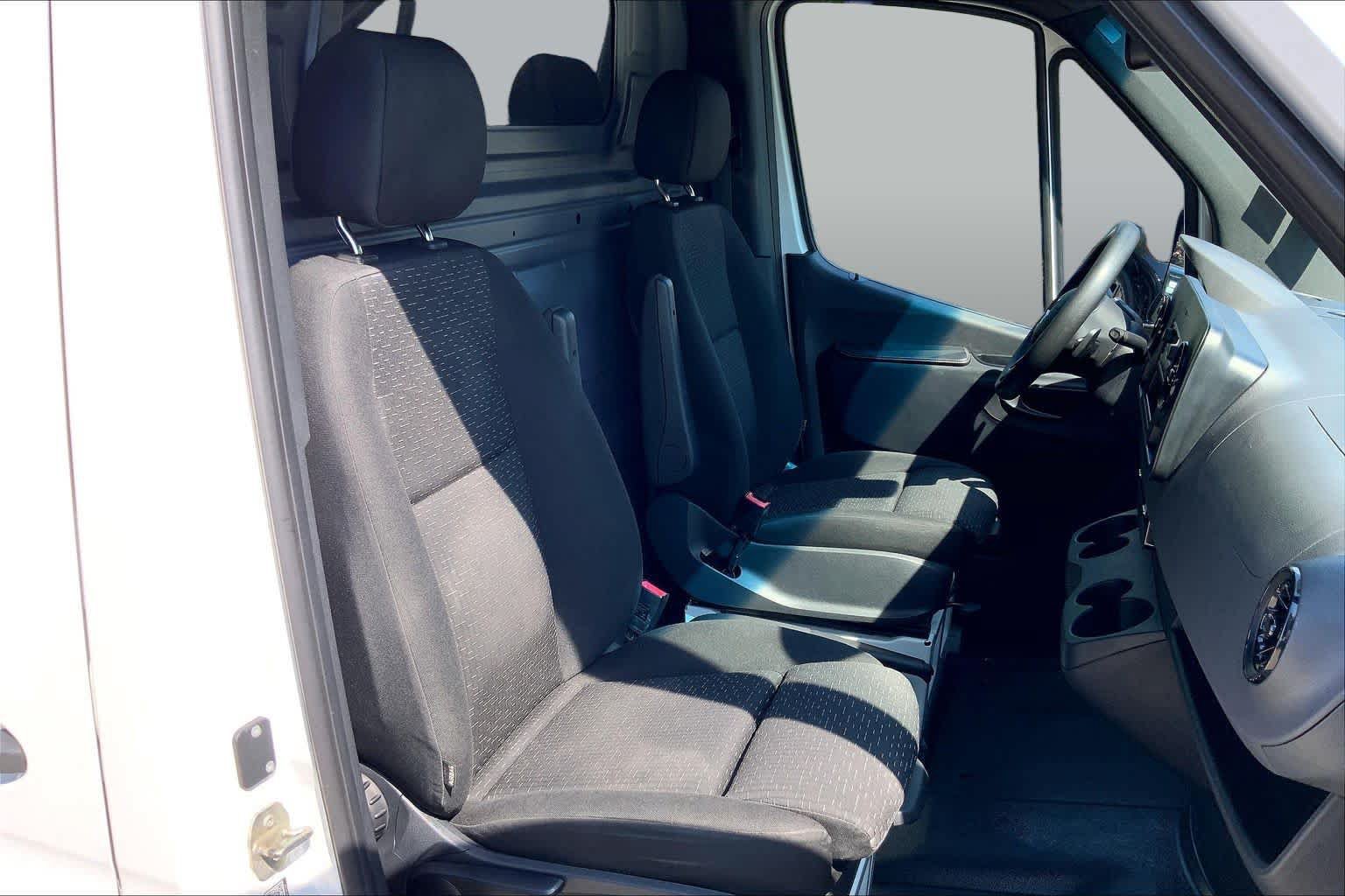 Used 2022 Mercedes-Benz Sprinter 2500 image 8
