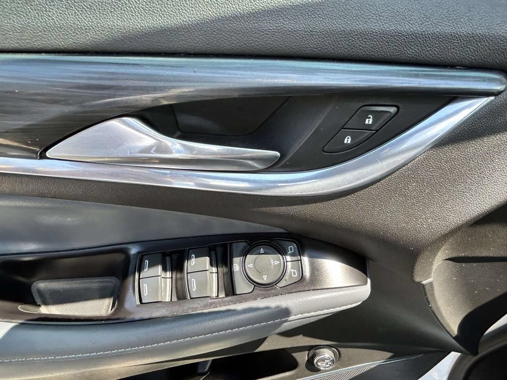 Used 2019 Buick Enclave Essence FWD image 13