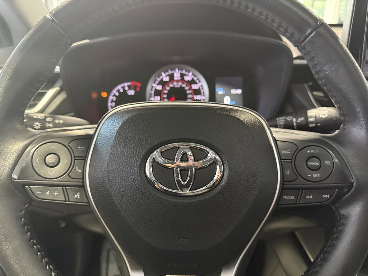 Used 2022 Toyota Corolla Cross LE w/ Moonroof Package image 16