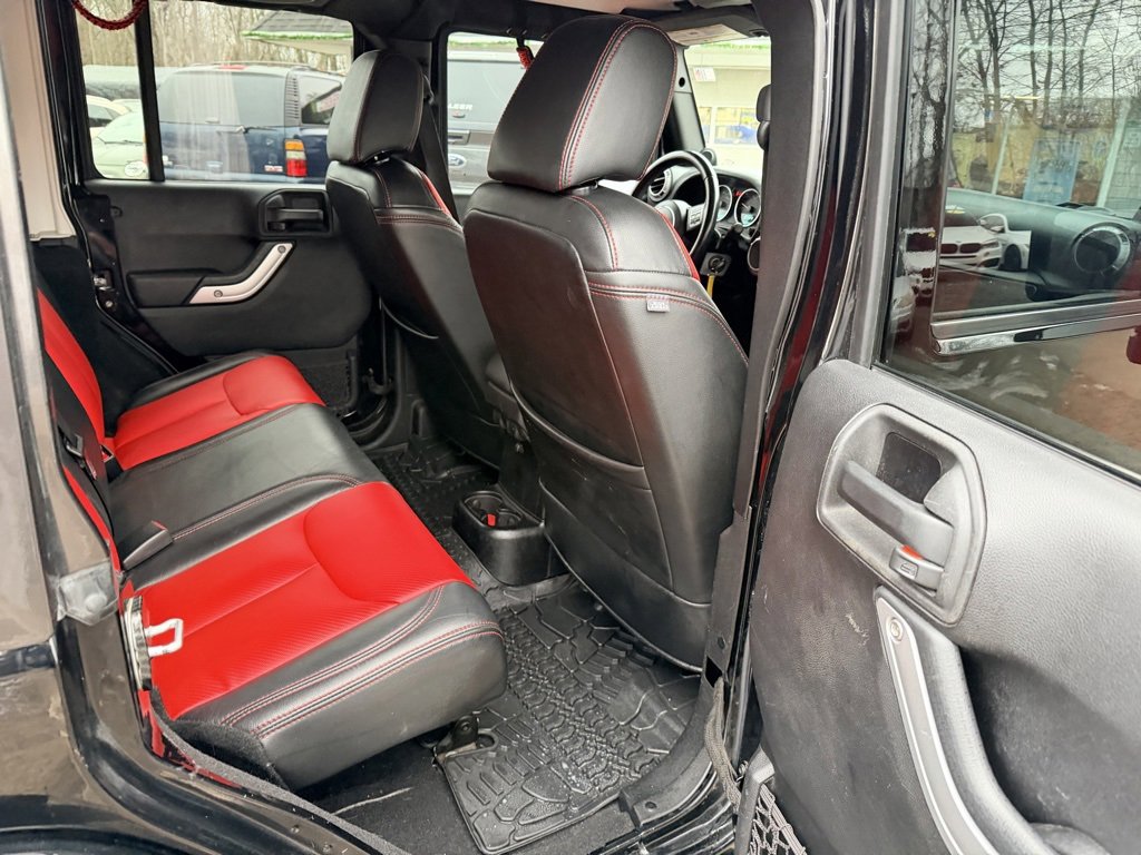 Used 2013 Jeep Wrangler Unlimited Sahara image 28