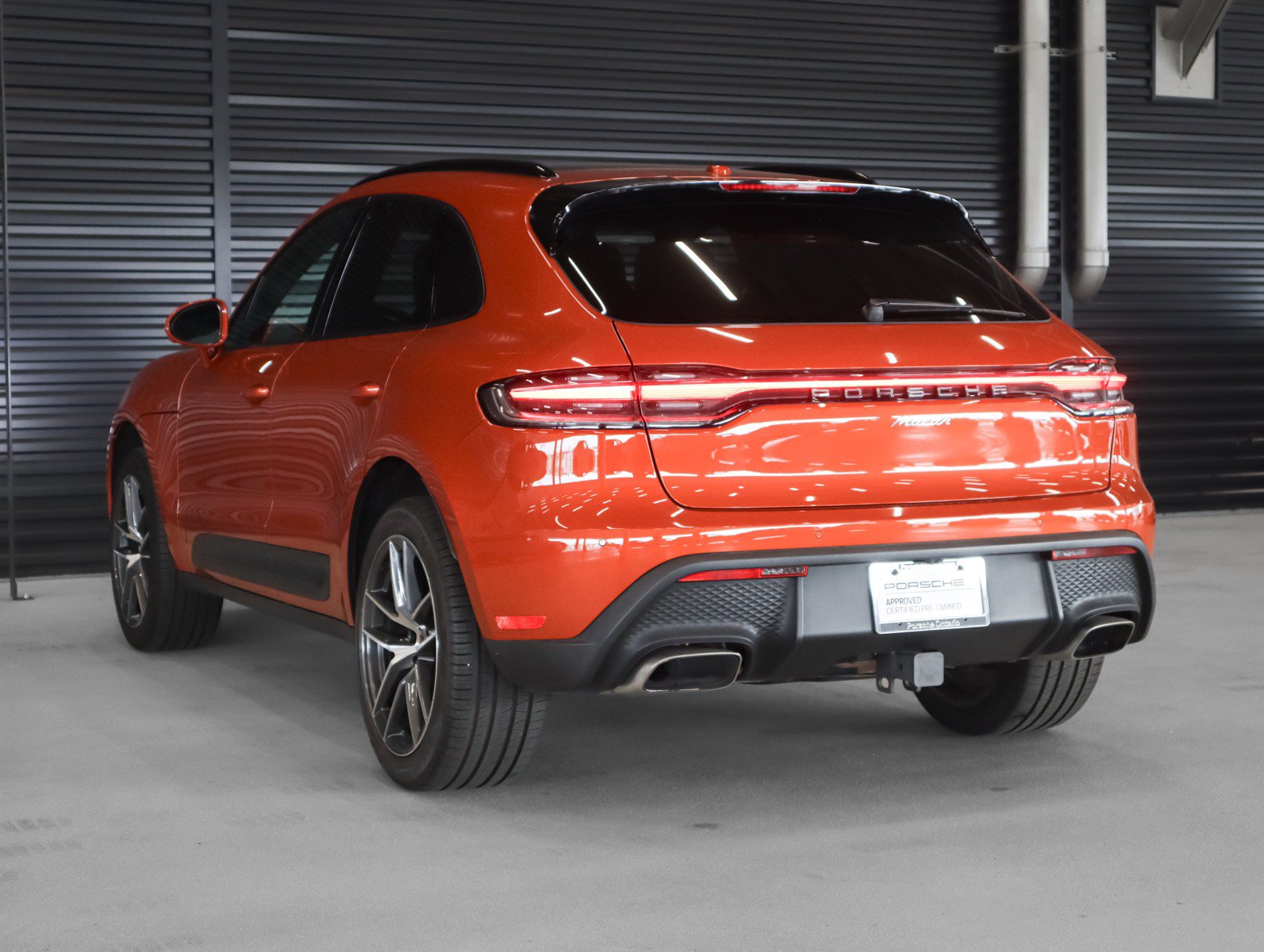 Certified 2024 Porsche Macan AWD/4WD image 3