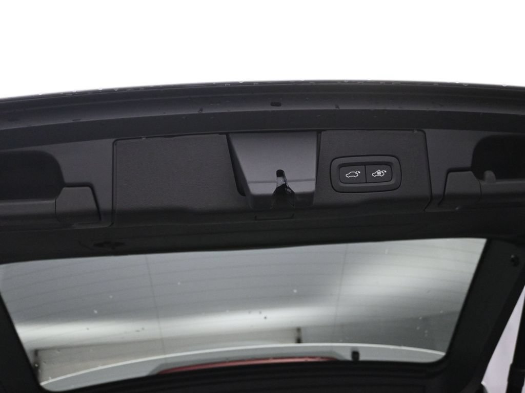 New 2026 Volvo XC60 B5 Core w/ Climate Package AWD/4WD image 32