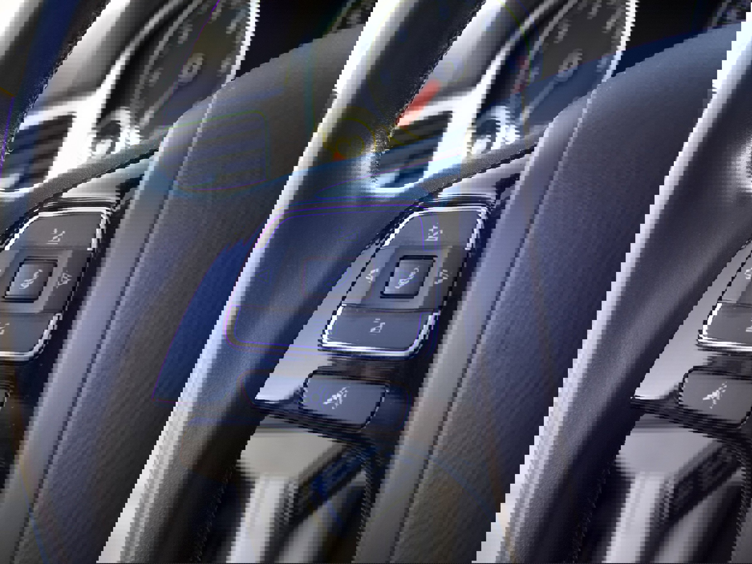 Used 2012 Volkswagen Touareg TDI image 16