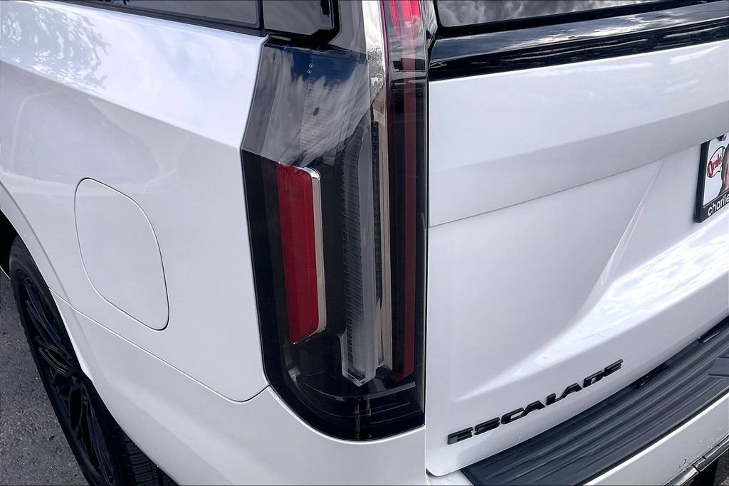 Used 2024 Cadillac Escalade Sport Platinum w/ LPO, ONYX Package AWD/4WD image 31