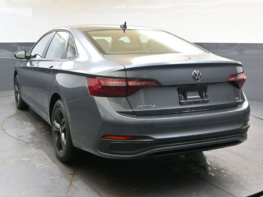 Used 2023 Volkswagen Jetta SE w/ Black Wheel Package image 4