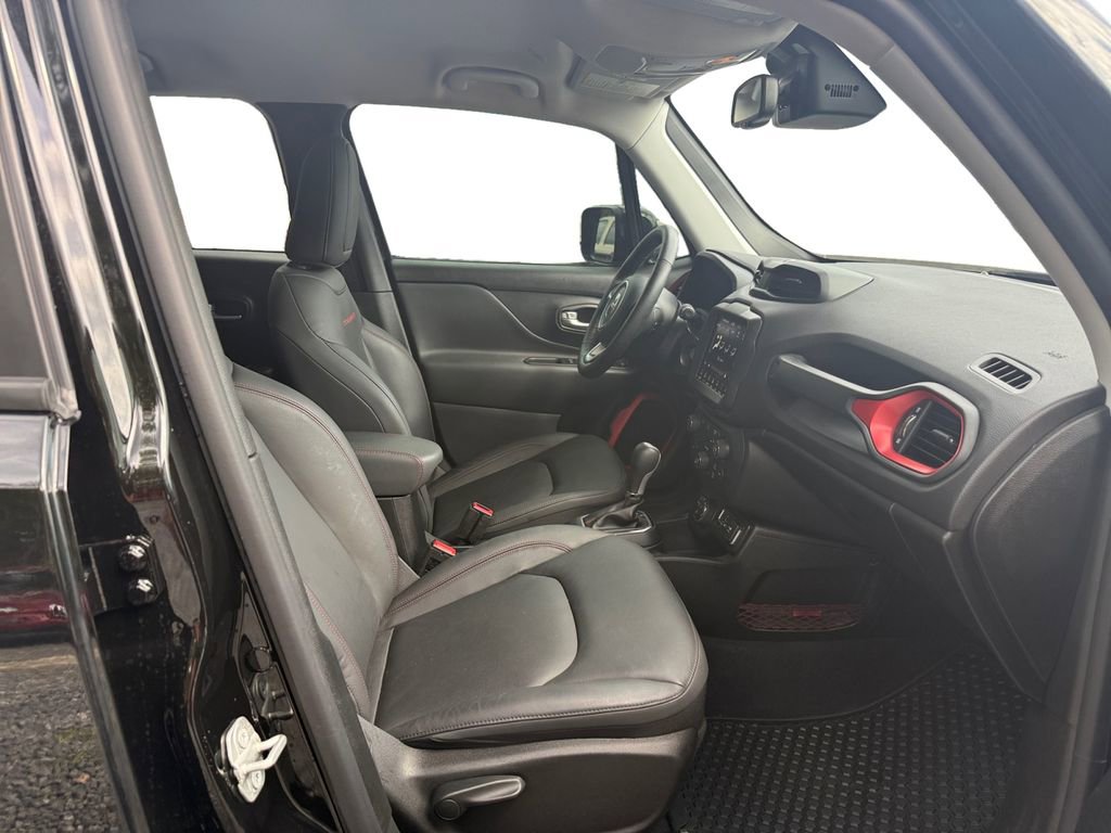 Used 2023 Jeep Renegade Trailhawk w/ Trailhawk Elite Group AWD/4WD image 15