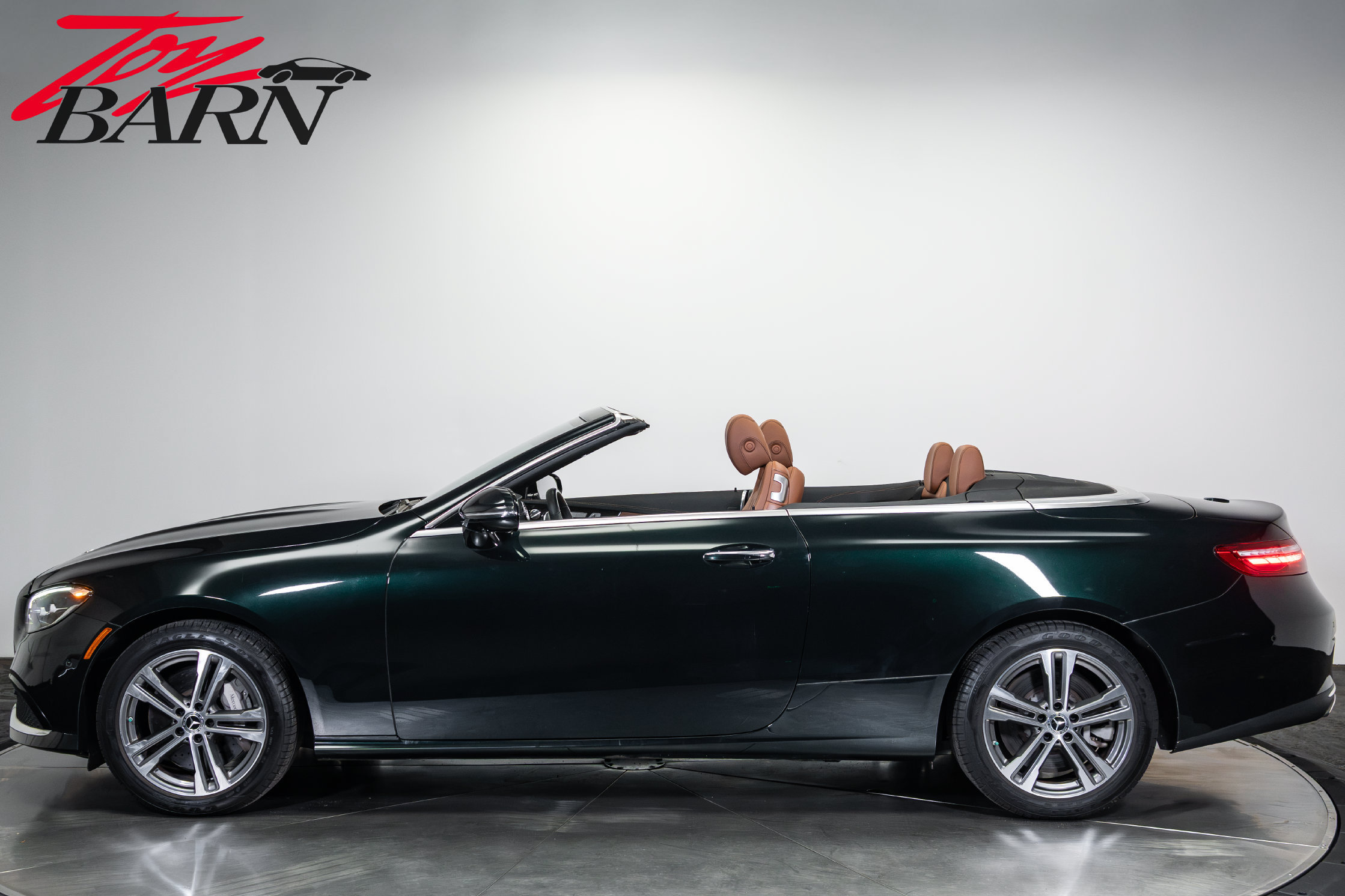 Used 2022 Mercedes-Benz E 450 4MATIC Cabriolet image 2