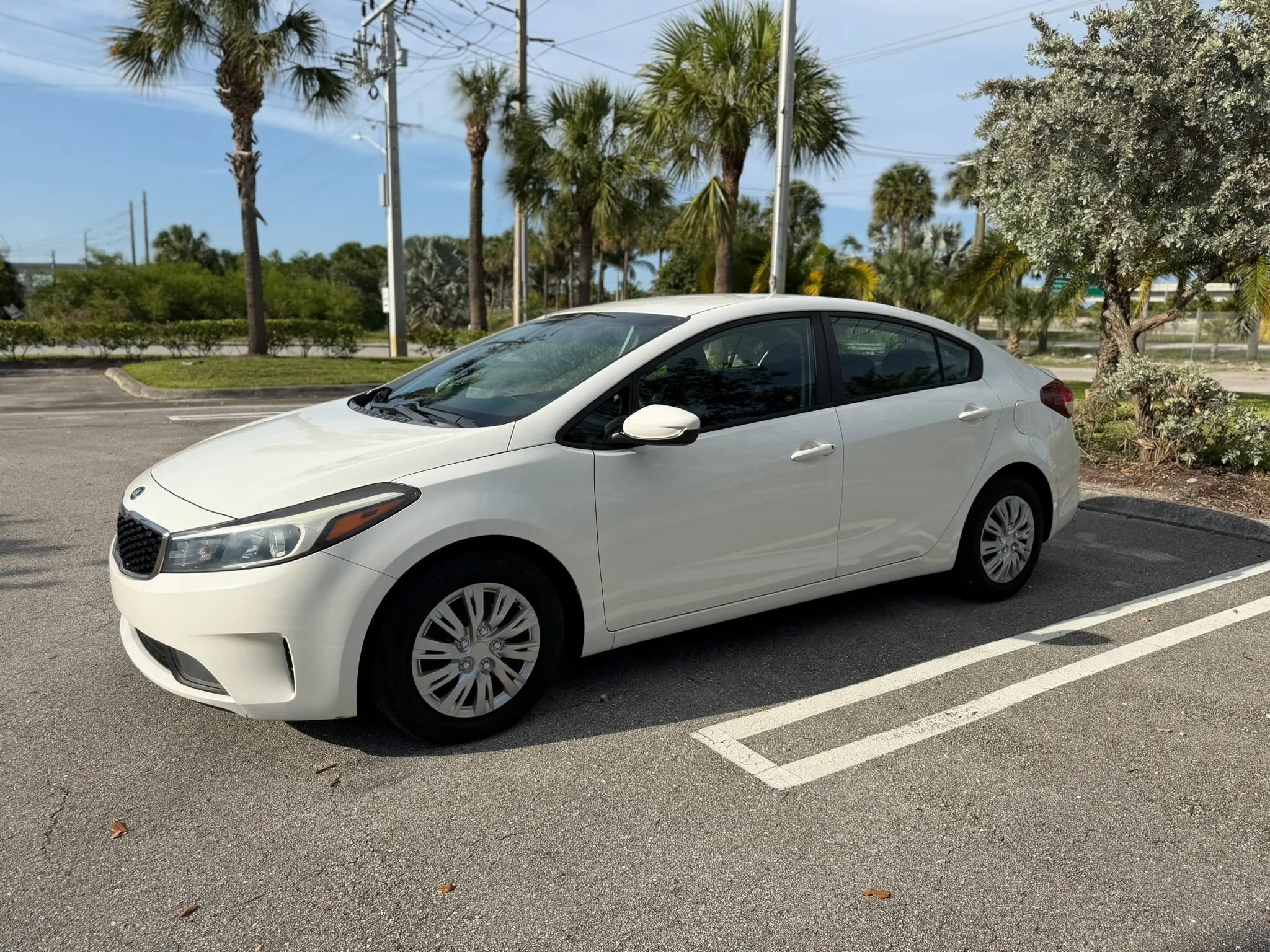 Used 2017 Kia Forte LX FWD image 3