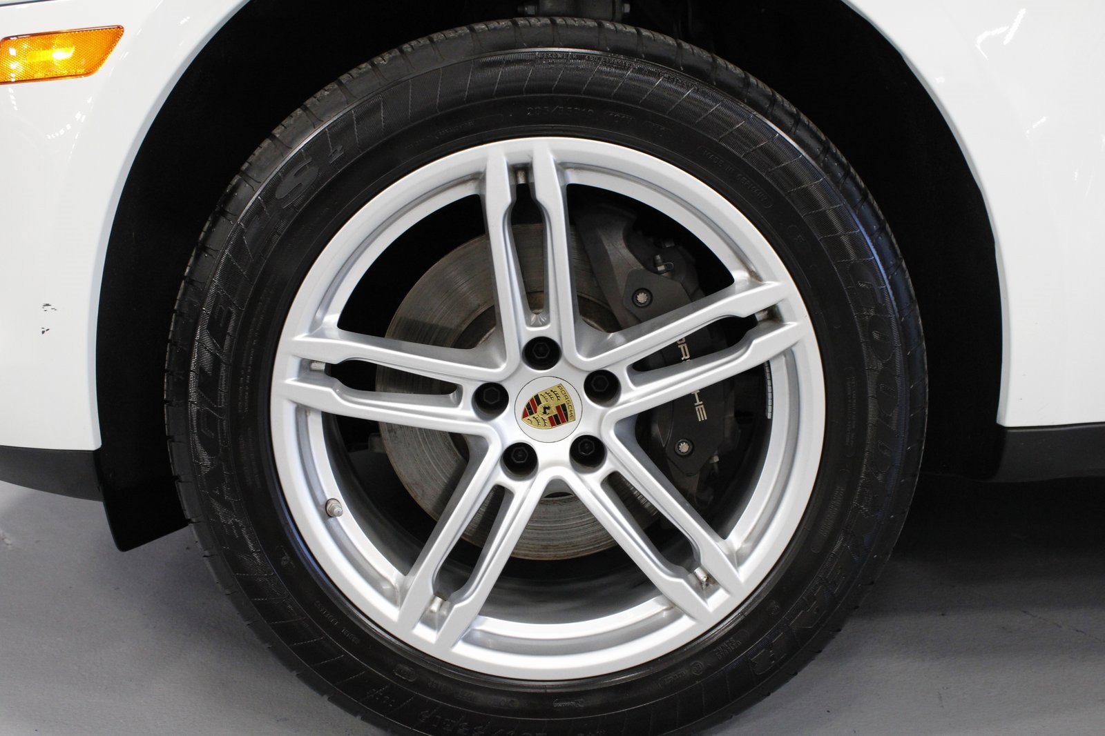 Certified 2025 Porsche Macan image 11