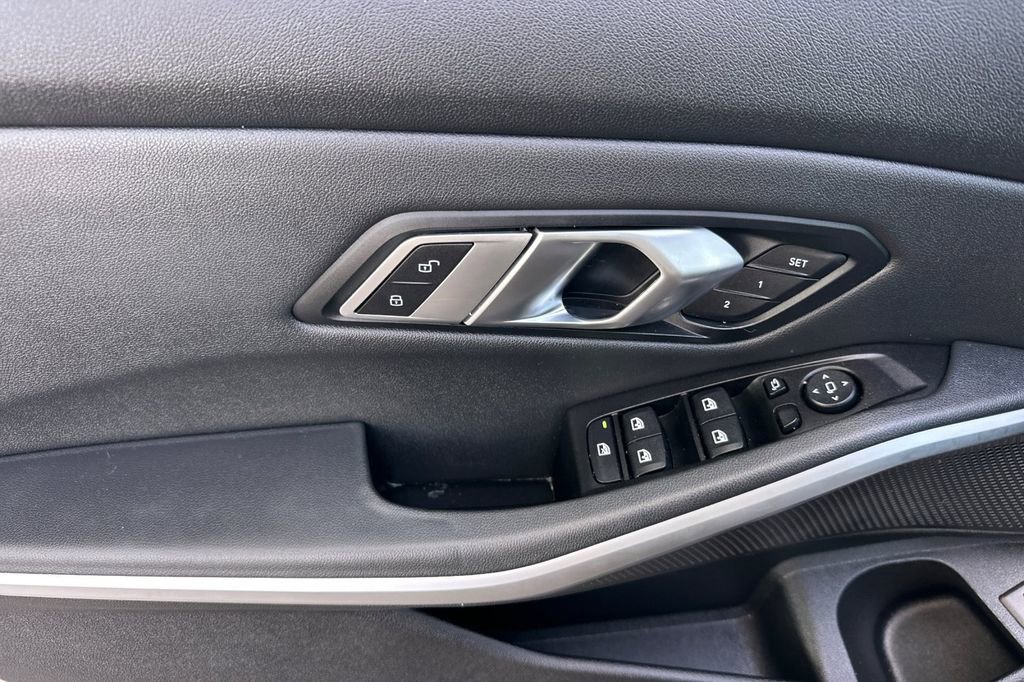 Used 2020 BMW 330i Sedan w/ Driving Assistance Package RWD image 10